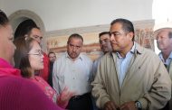 Da solución alcalde Arturo de la Rosa a situación laboral de maestras monitoras