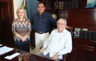 Alcalde Arturo de la Rosa escucha experiencias del ex Presidente Municipal del II Ayuntamiento de Los Cabos