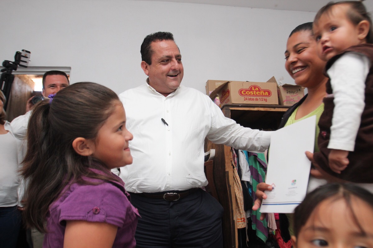 Fortalecemos la educación para las presentes y futuras generaciones: Carlos Mendoza