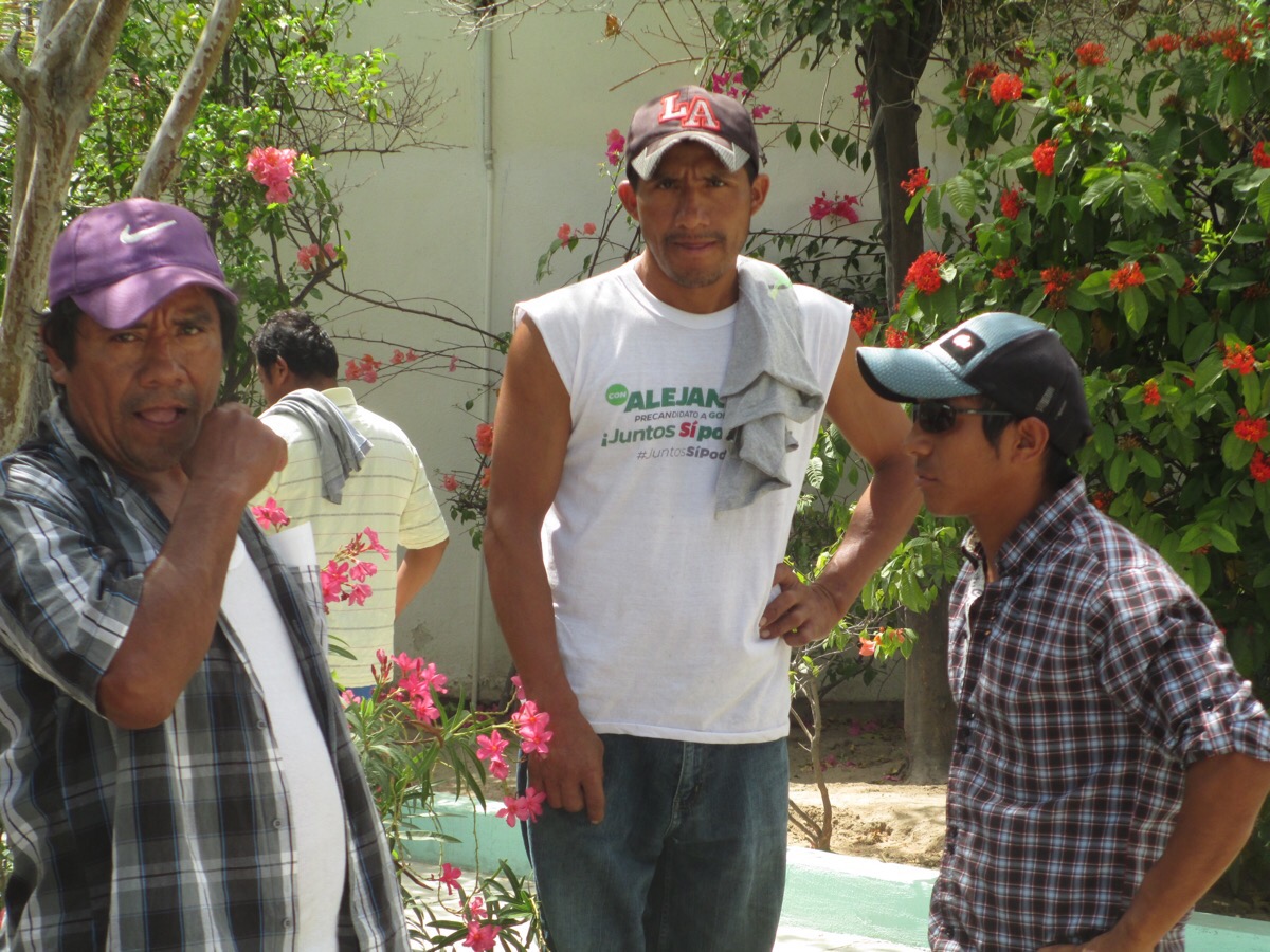 Rescatan a jornaleros agrícolas abandonados el domingo en el Malecón de La Paz