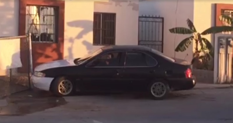 Atacado a balazos en su vehículo