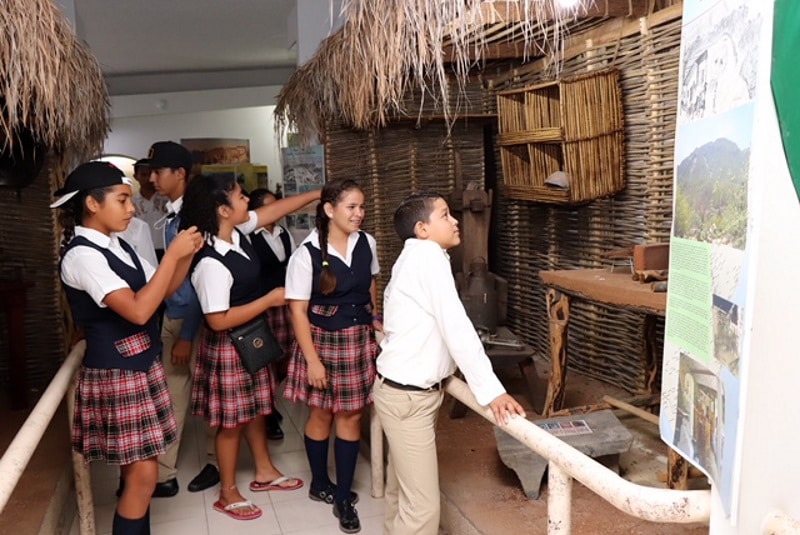 Alumnos de telesecundaria de Palo Escopeta, visitaron museo de CSL