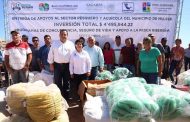 Entrega gobernador apoyos a productores de zona norte del estado