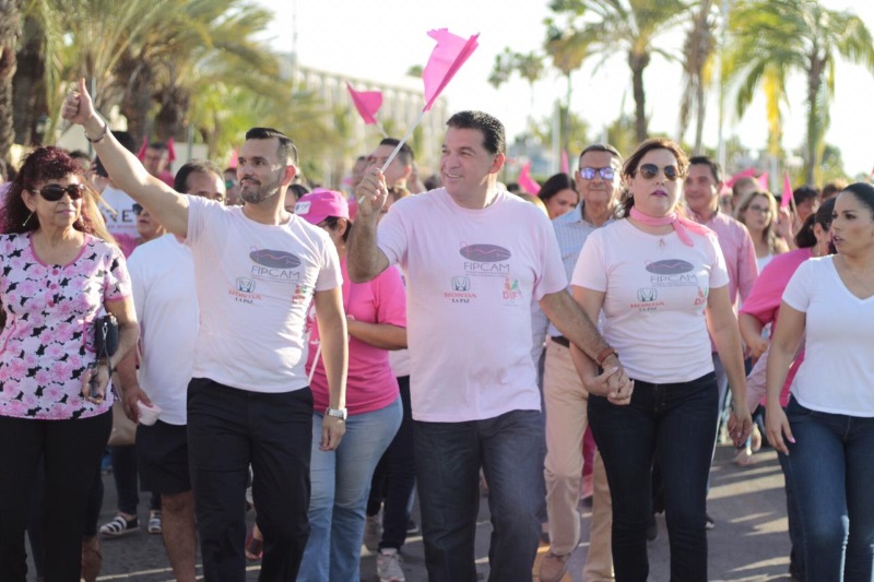Se lleva a cabo la 6ta marcha rosa para la prevención del cáncer de mama