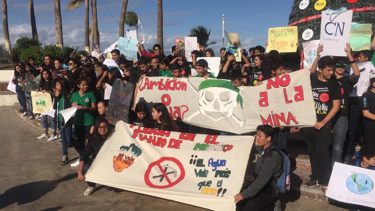 Piden alumnos de secundaria alto a la minería tóxica en La Paz
