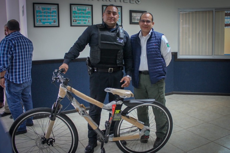 Dona ASPI bicicletas para la Policía Turística en La Paz