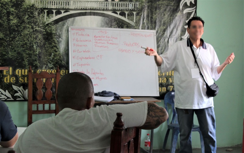 Imparten curso de emprendimiento en CERESO La Paz; participan 20 internos