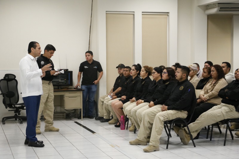 30 cadetes nuevos a la PGJE; también se adquiere equipo táctico y vehículos