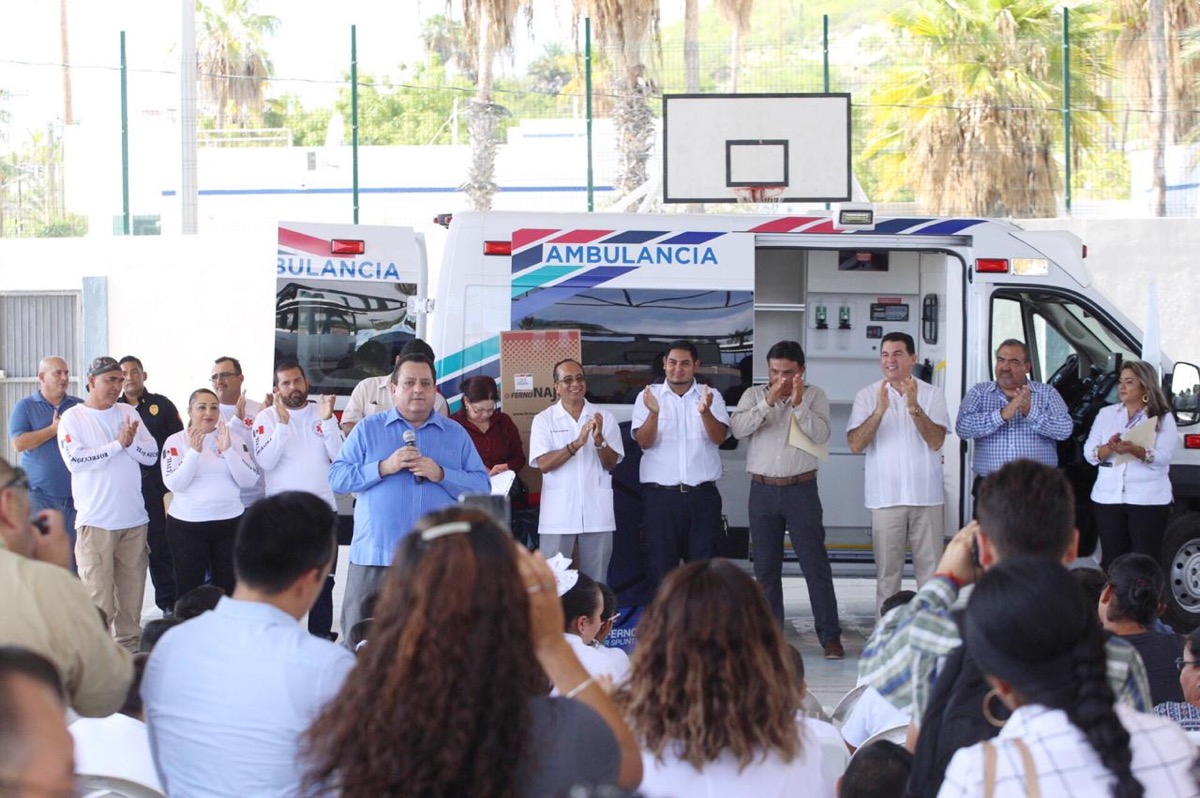 Entrega CMD nueva ambulancia en Los Barriles