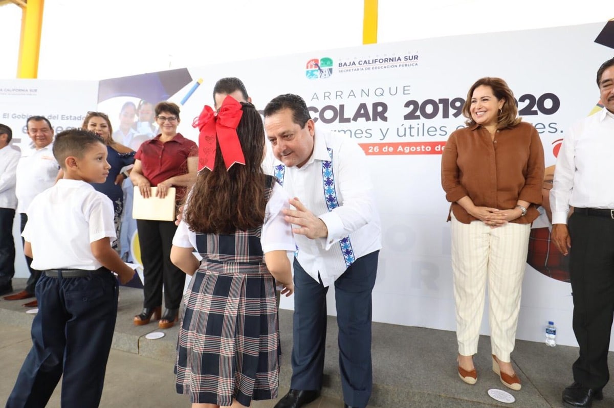 En BCS nadie abandona sus estudios por carencias económicas: CMD