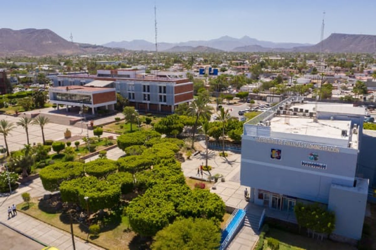 Realiza Carlos Mendoza Davis cambios en gabinete estatal