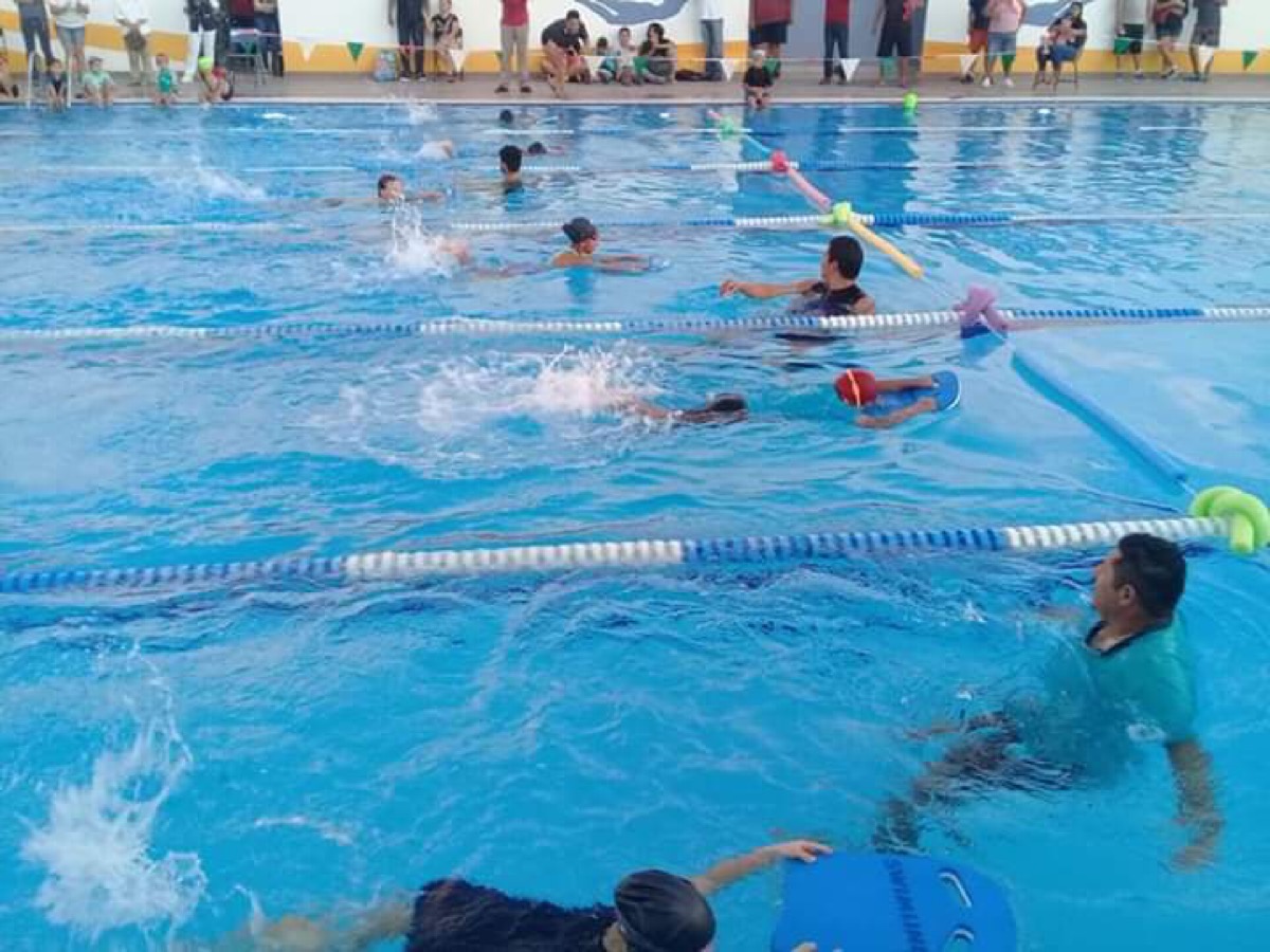 Alberca semiolímpica de Loreto beneficia a 2 mil niños, niñas y adolescentes: Genaro Ruíz