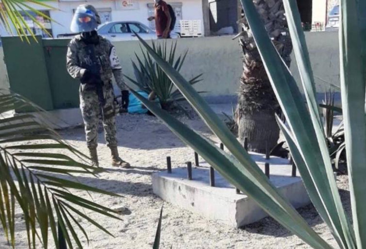 Muere en vía pública paciente COVID-19 al escapar del IMSS de CSL