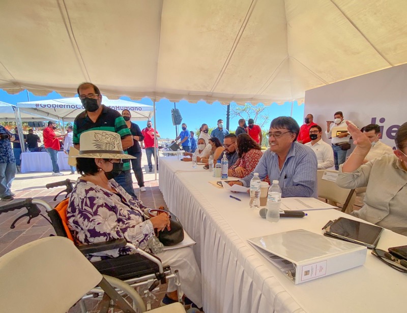 Cumple Óscar Leggs; realiza audiencias públicas en Los Cabos