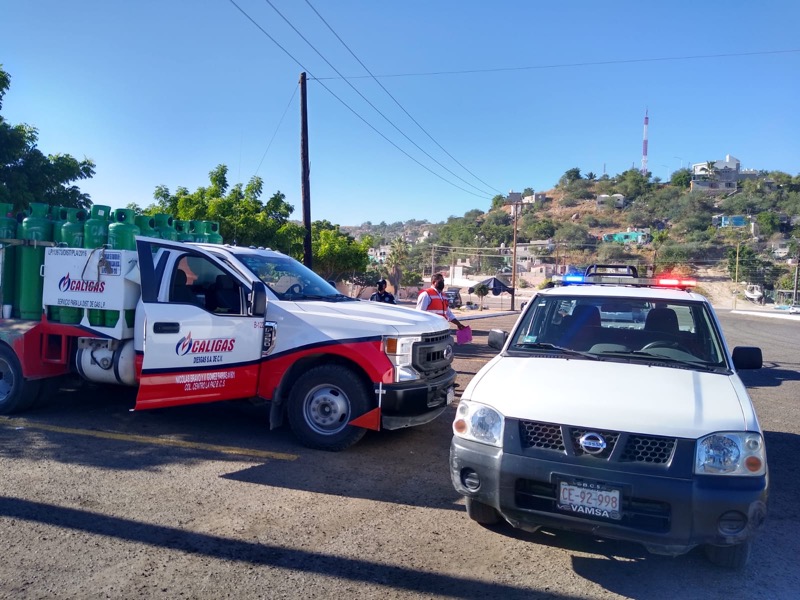 Retiran protección civil estatal y municipal vehículos de venta de gas