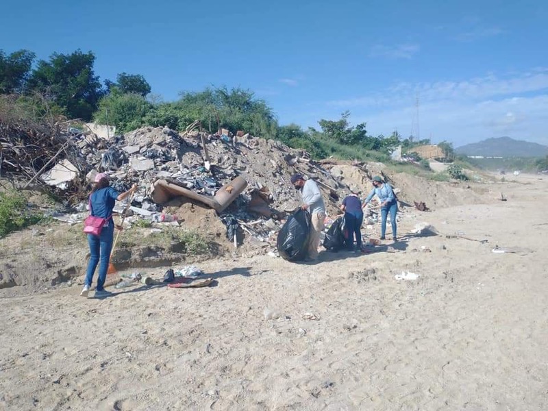Intensifica Dirección de Ecología limpieza en playas y arroyos de Los Cabos