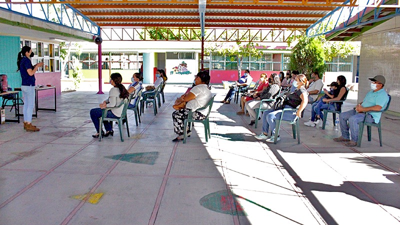 Continúan capacitando a comunidades escolares en protocolos sanitarios