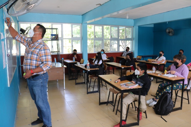 Trabajan en modalidad presencial 700 escuelas de nivel básico, con 36 mil alumnos