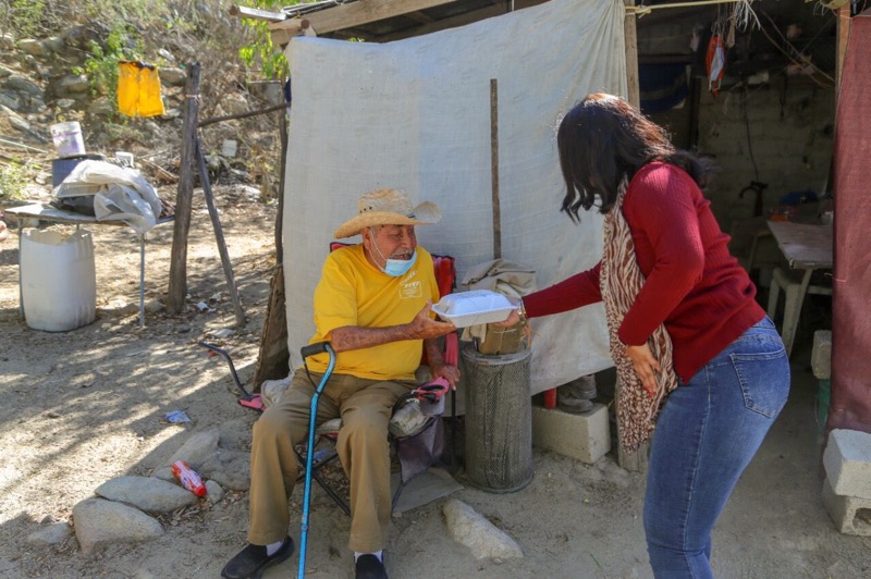 Por pandemia, Casas de Día de Los Cabos otorgan alimentos a 121 personas adultas mayores hasta sus hogares
