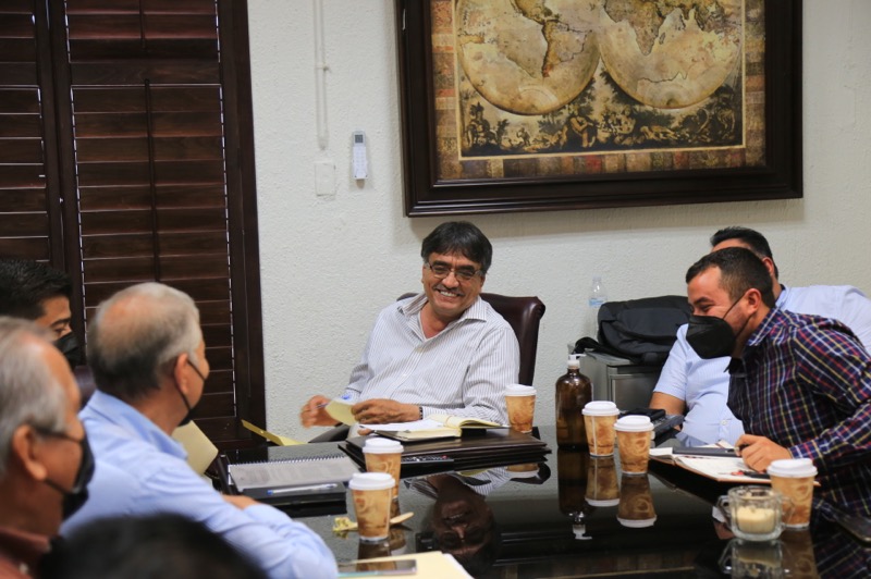 XIV Ayuntamiento de Los Cabos y gremio de taxistas se unen para la mejora del transporte; contratarán a 20 inspectores