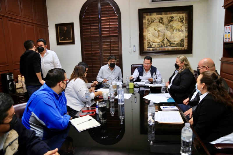 Refrenda Oscar Leggs absoluta disposición para acuerdos en beneficio de colaboradores del Ayuntamiento de Los Cabos