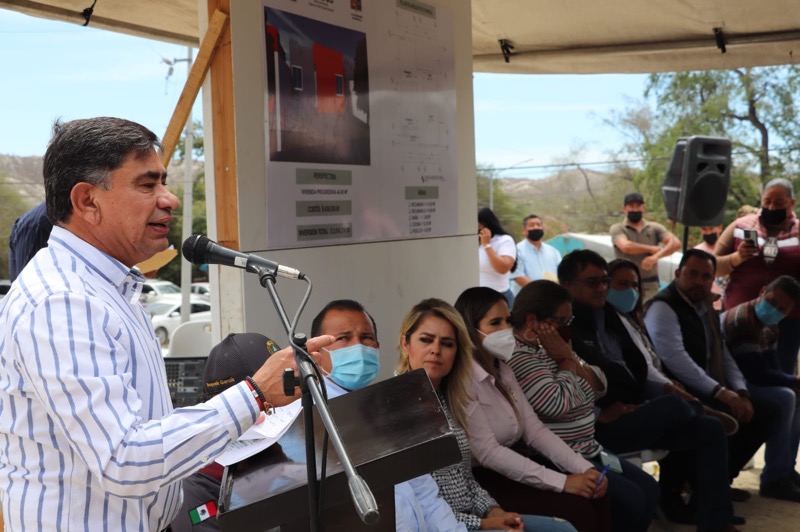 Inician Estado y Municipio construcción de casas afectadas por incendio en Santiago