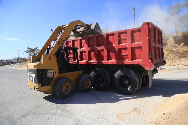 Reparación de alumbrado público, mantenimiento en caminos y retiro de ramas, para garantizar la seguridad y salud en Los Cabos