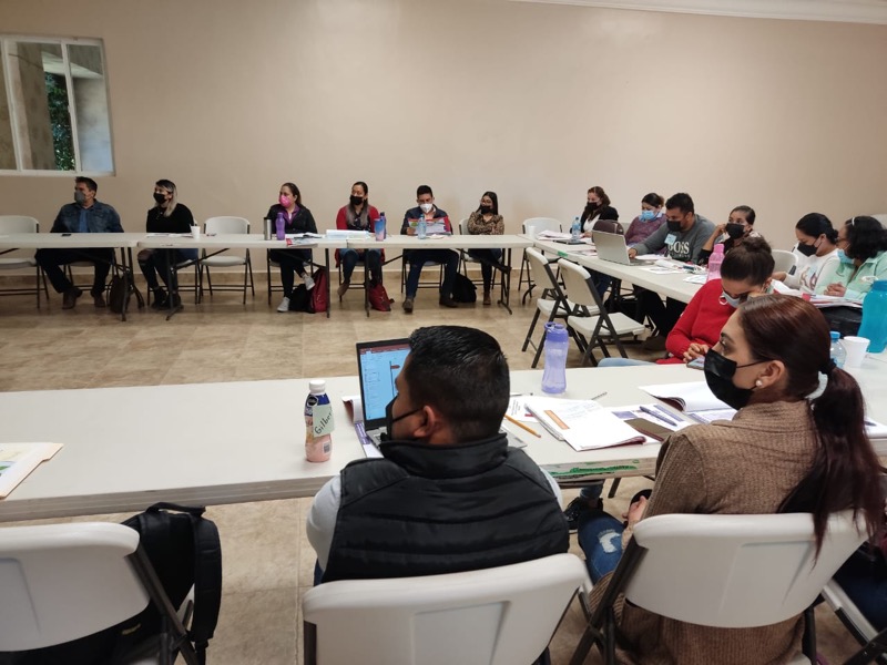 Se capacitan profesores para mejorar atención a niños migrantes