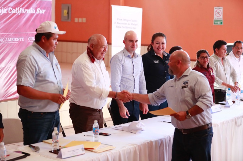 Atienden Conapesca y gobierno estatal rezago en permisos de pesca comercial