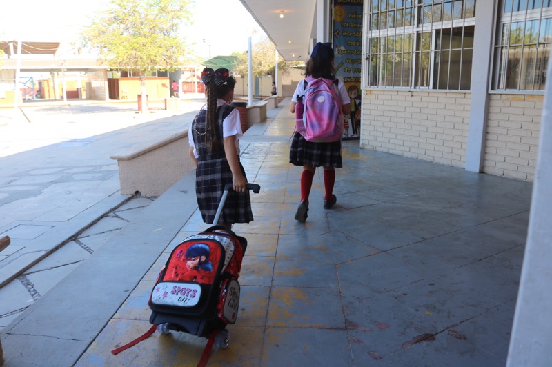 Reactiva gobierno apoyo de uniformes y útiles escolares