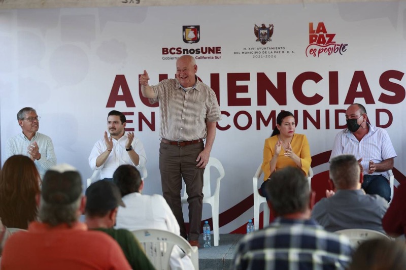 Gobernador y alcaldesa atienden comunidad Agua Amarga