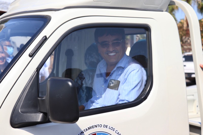 Con entrega de apoyos, el gobierno de Los Cabos favorece a familias sanluquenses