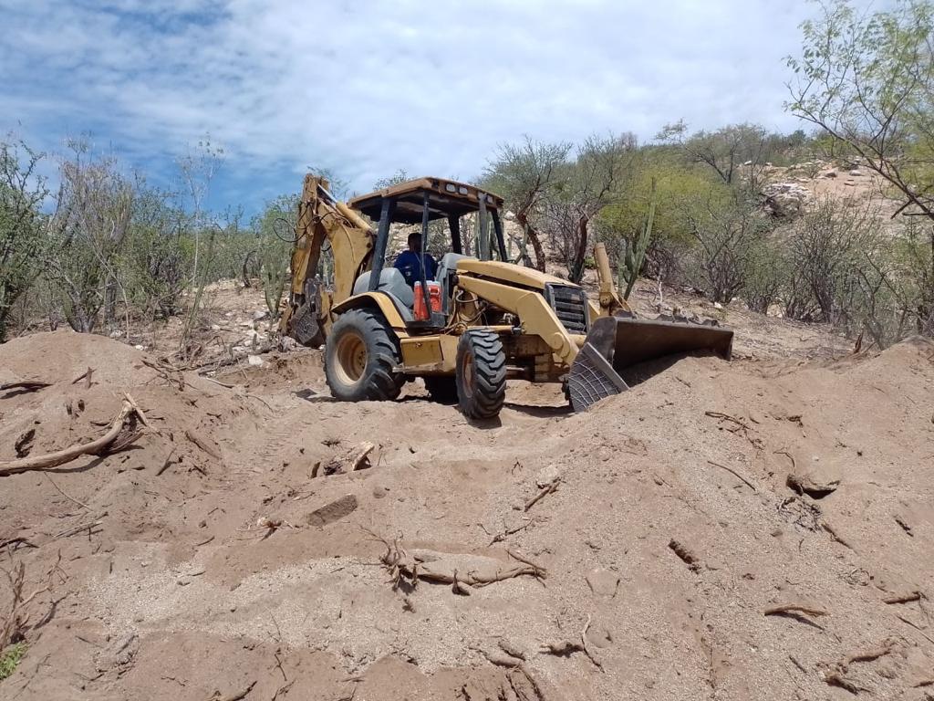 Continúa Servicios Públicos limpieza y apertura de accesos en caminos de la zona rural en Los Cabos