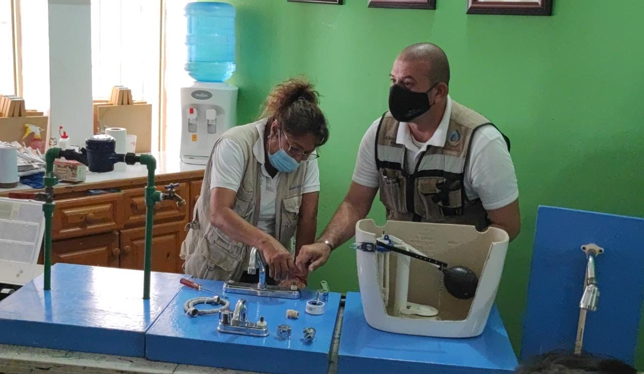 Detectar fugas en casa permite ahorrar agua y favorece la economía de los usuarios en Los Cabos