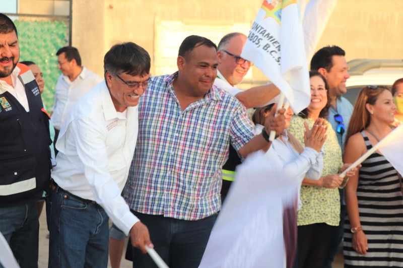 Con banderazo, Oscar Leggs Castro inaugura obras de pavimentación y alumbrado público en El Tezal