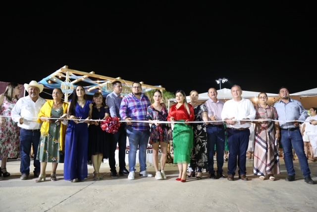 Coronan a “Sinahí I” como reina de la Fiestas de La Ribera 2022; una tradición que perdura