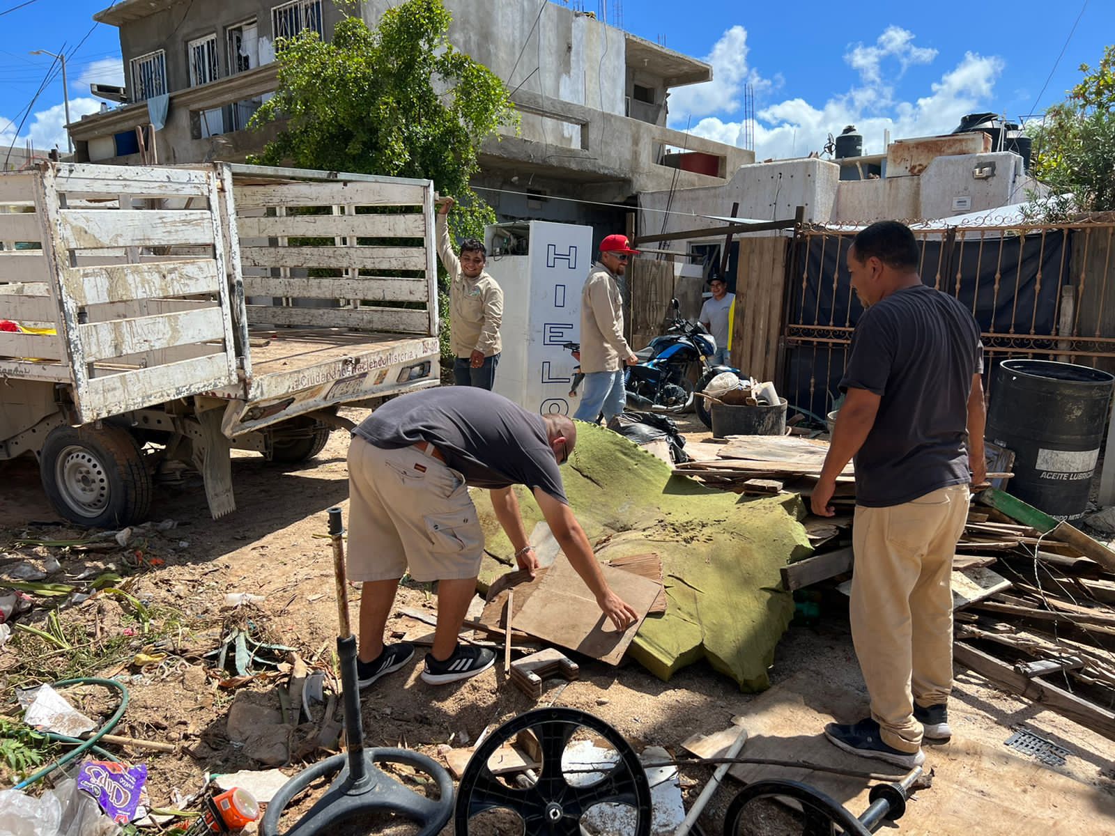 Servicios Públicos de Los Cabos trabaja en la recolección de basura, tras los efectos del huracán Kay