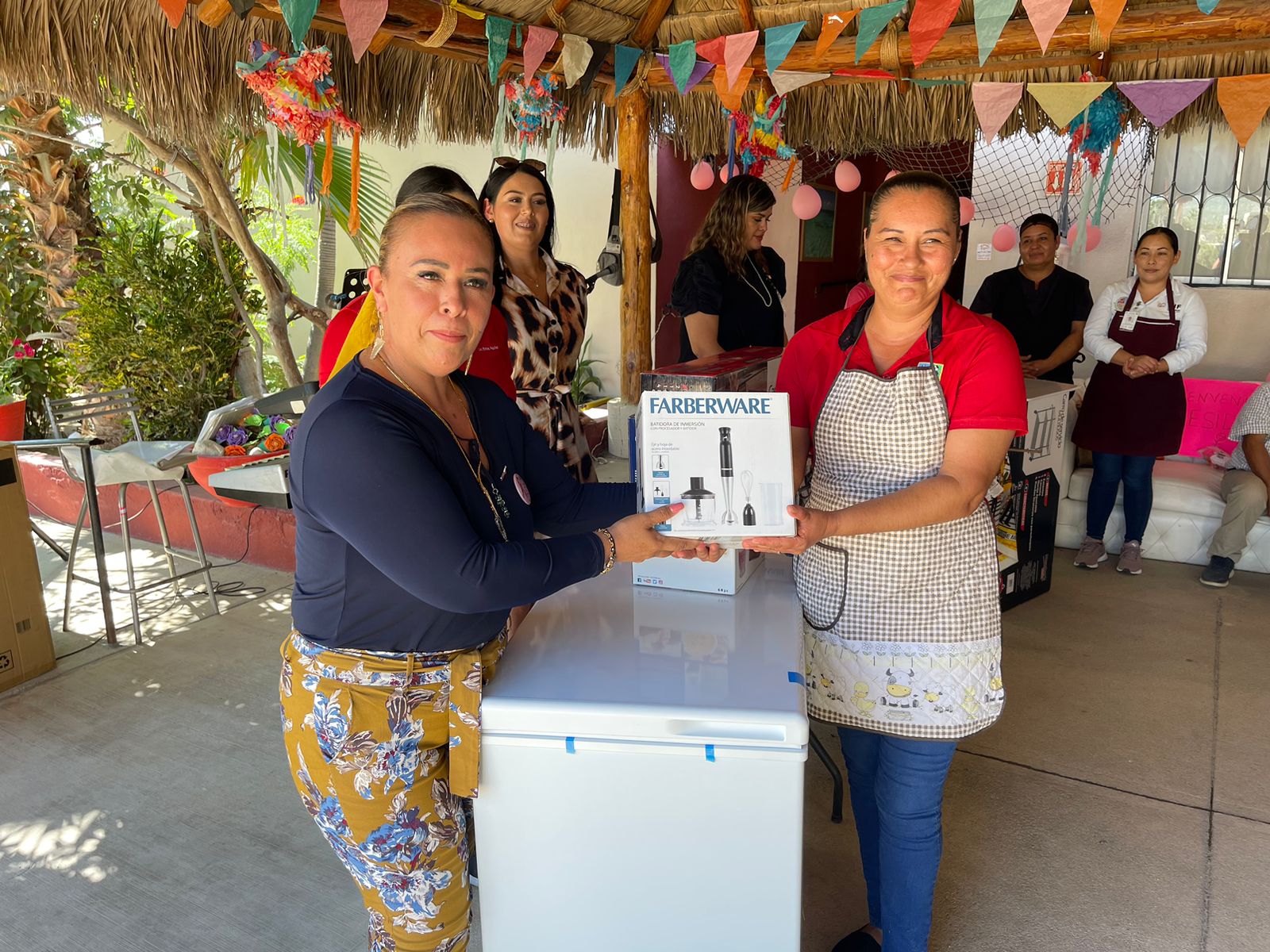 Mejora la atención a las personas adultas mayores en SJC; recibe donativo de material de cocina la Casa de Día del Sistema DIF Los Cabos