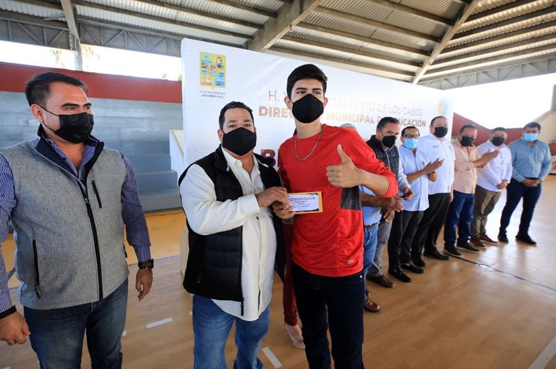 Durante el primer año del XIV Ayuntamiento, estudiantes de Los Cabos pudieron ser parte de programas como becas municipales y preparatoria abierta