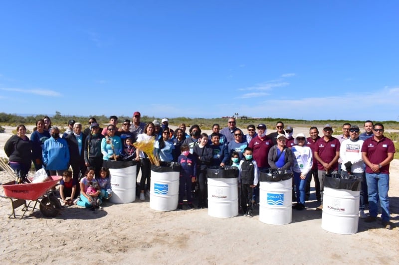 Participa FONMAR en jornada de limpieza de manglares de La Paz