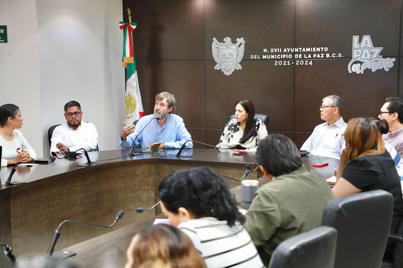 Recibe alcaldesa de La Paz al Subsecretario de Planeación de la CDMX