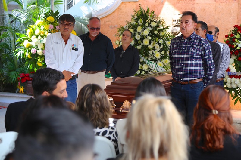 Con homenaje de cuerpo presente dan último adiós a José Andrés Liceaga Echeverria, Regidor del VII Ayuntamiento de Los Cabos