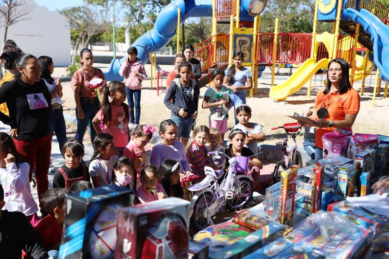 Inicia DIF municipal La Paz con la entrega de juguetes en zona rural