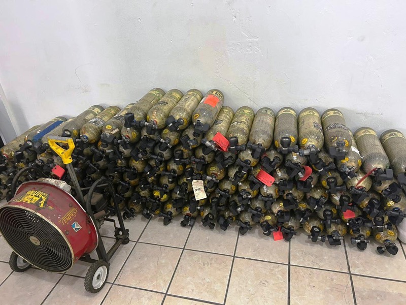 Reciben Bomberos de La Paz donación de 100 equipos de respiración autónoma