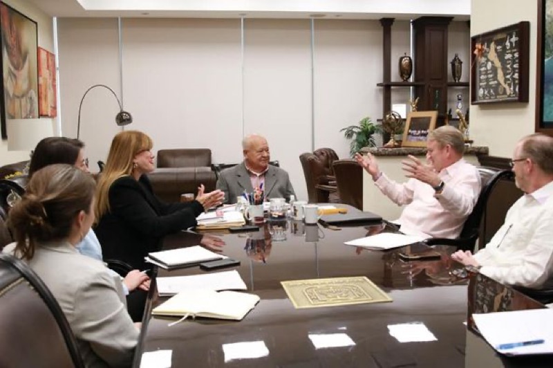 Recibe Gobernador Víctor Castro a Embajador de Canadá en México, Graeme C. Clark