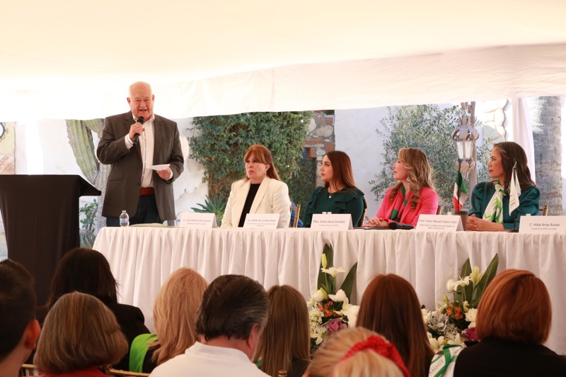 Toma protesta Gobernador Víctor Castro a Consejo Directivo de AMMJE Los Cabos