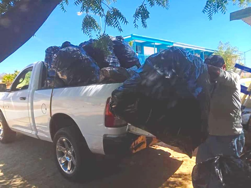 Consolida Gobierno de Los Cabos vínculos de colaboración con el Cet Mar #31; entregan 100 kilos de material PET