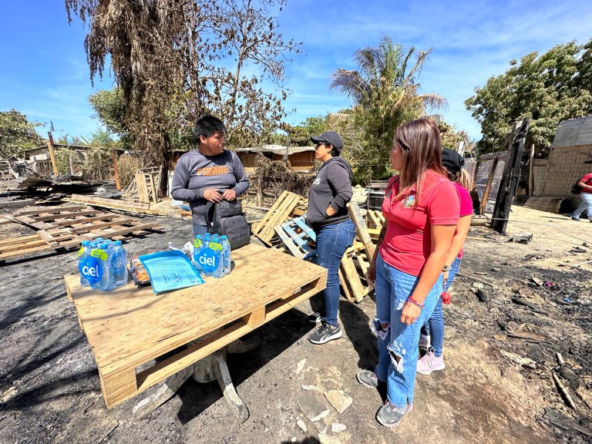 La calidez humana es el sello del Gobierno de Los Cabos; familias afectadas por incendio en el vado Santa Rosa reciben apoyo