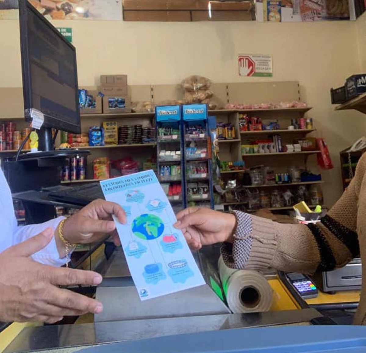 Fomenta Zofemat Los Cabos la educación ambiental entre comerciantes y personas asistentes a plazas públicas