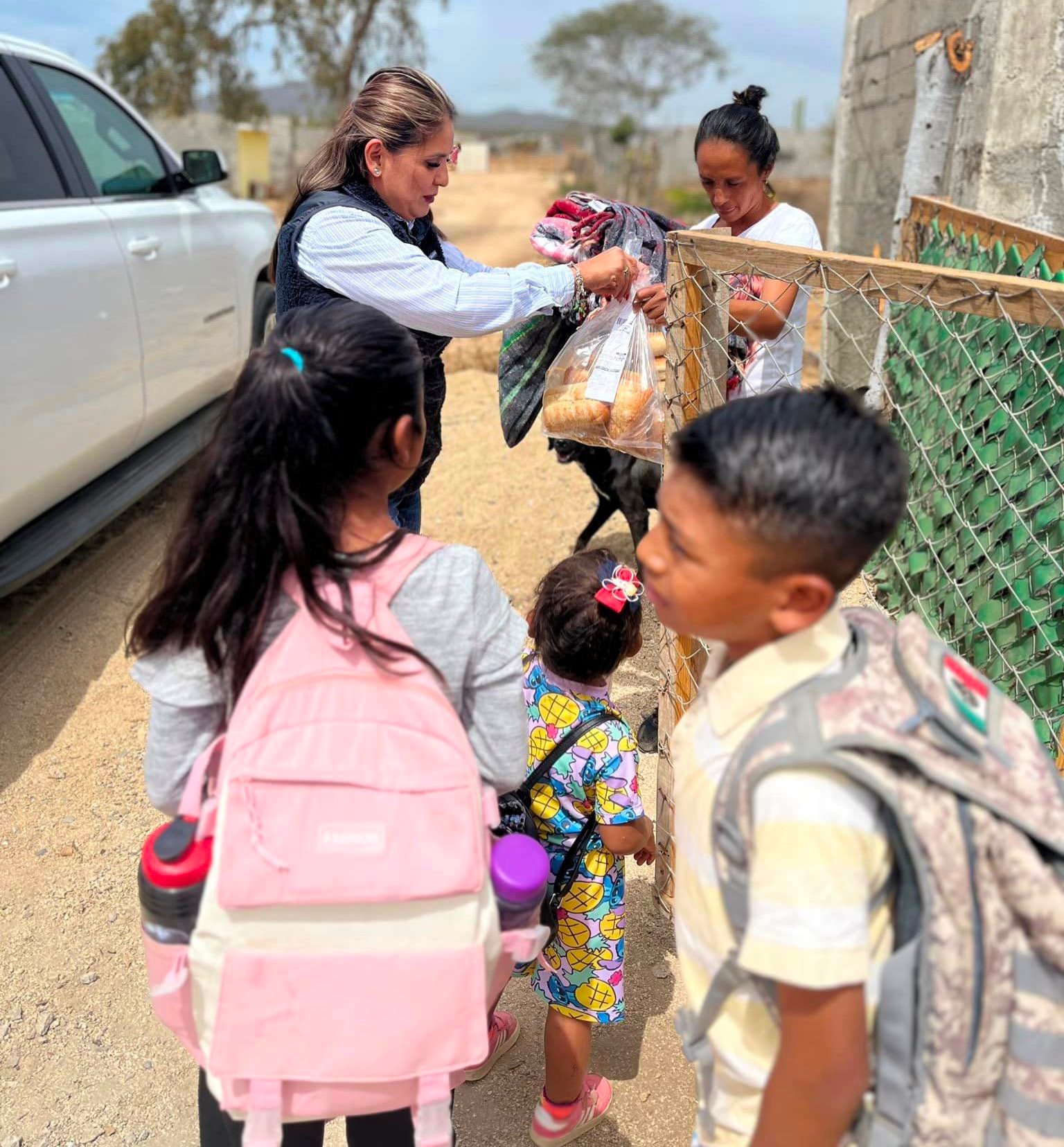 Personal del DIF recorre colonias y comunidades rurales en CSL